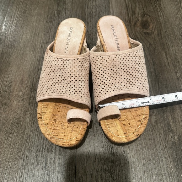 Donald Pliner Gyer Wedge Sandals Sz 7.5 Nude Blush Raffia Cork Platform - Picture 11 of 11